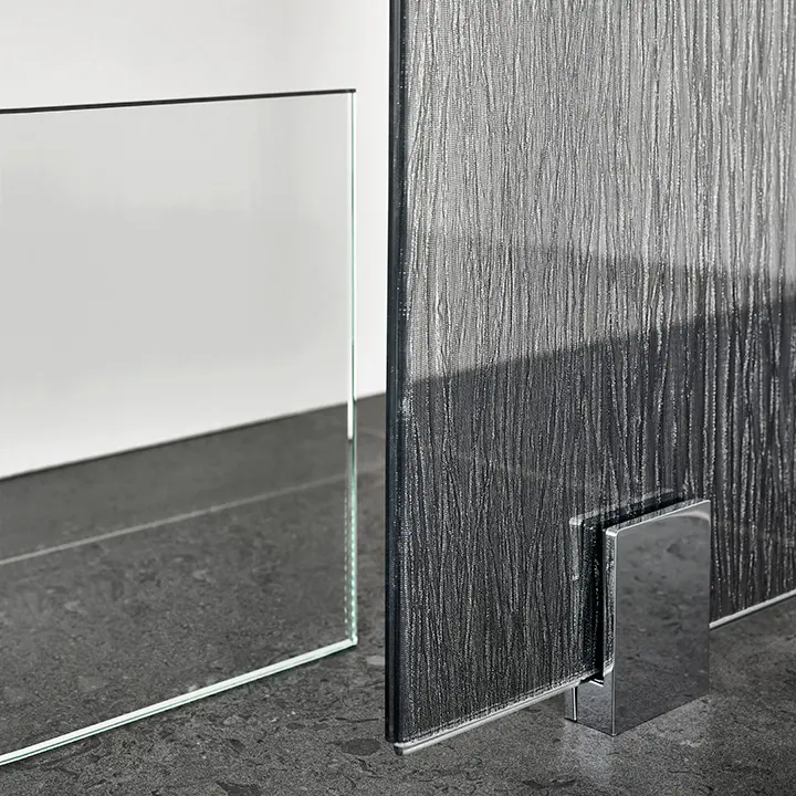 Choose between clear safety glass or laminated safety glass with Lace metallic textile effect.