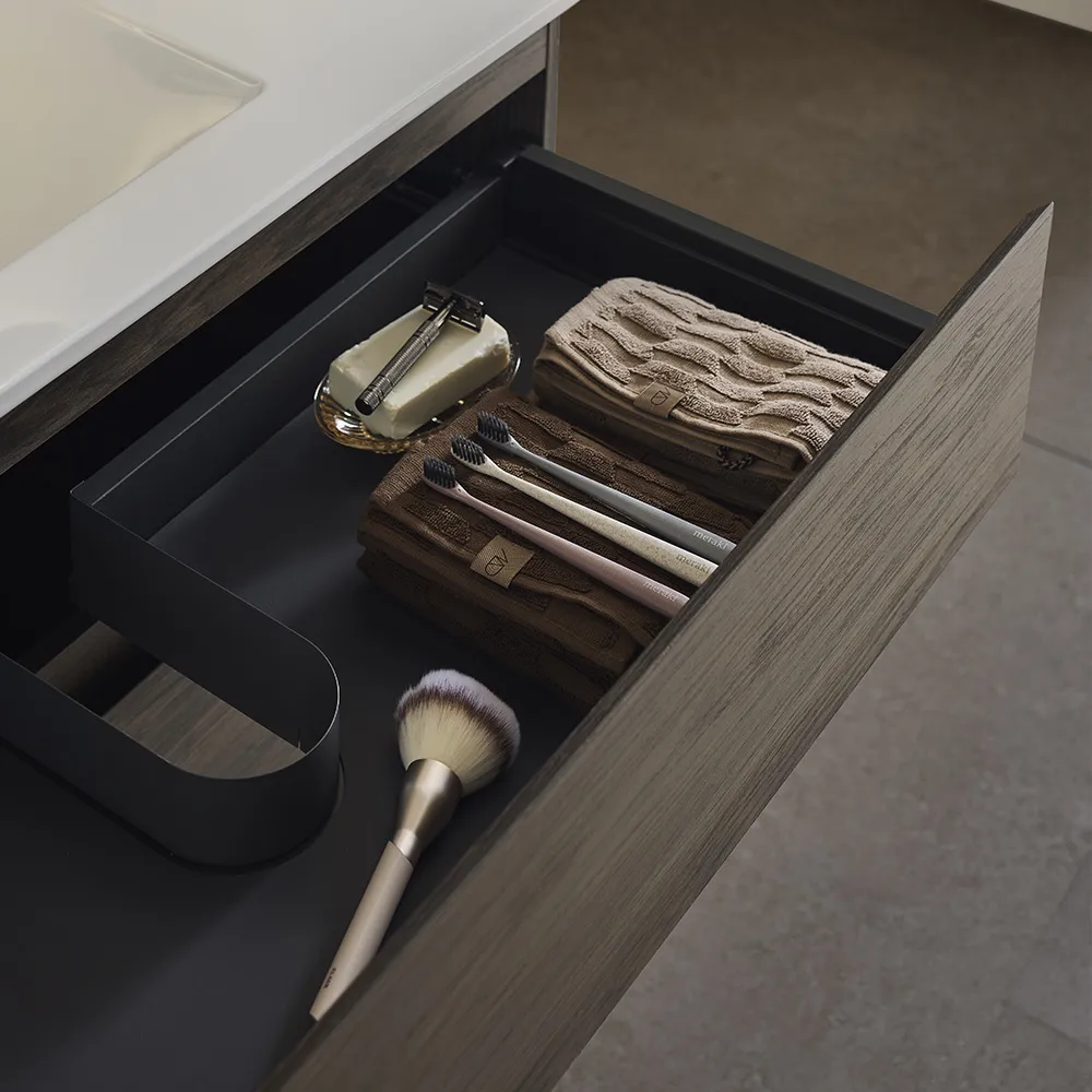 Drawers with full extension