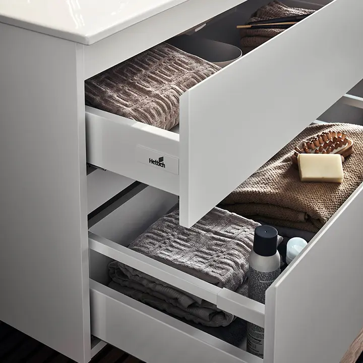 Drawers with full extension
