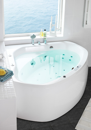 Aqua 140C Bathtub