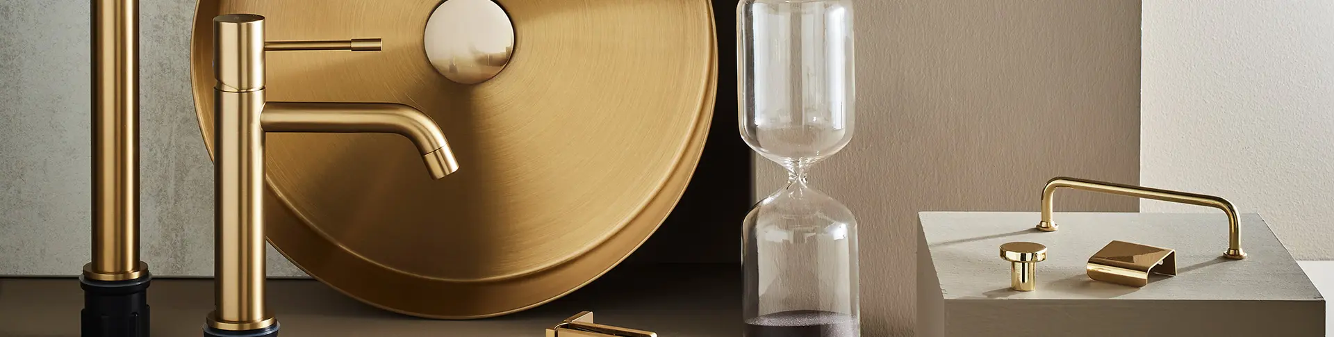 Calm - Inspiring bathroom in brass