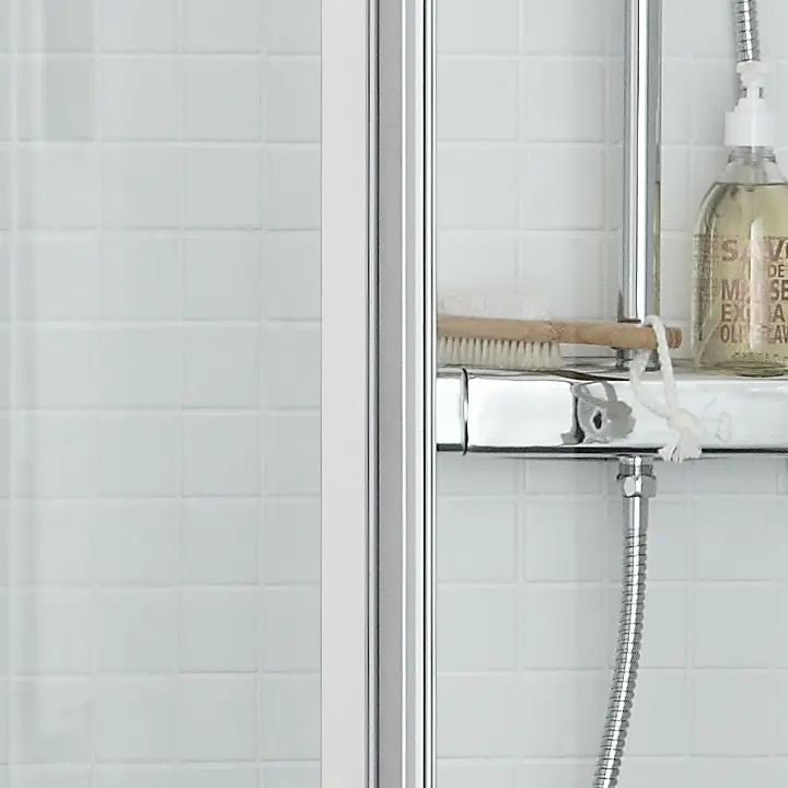 Sleek vertical handles